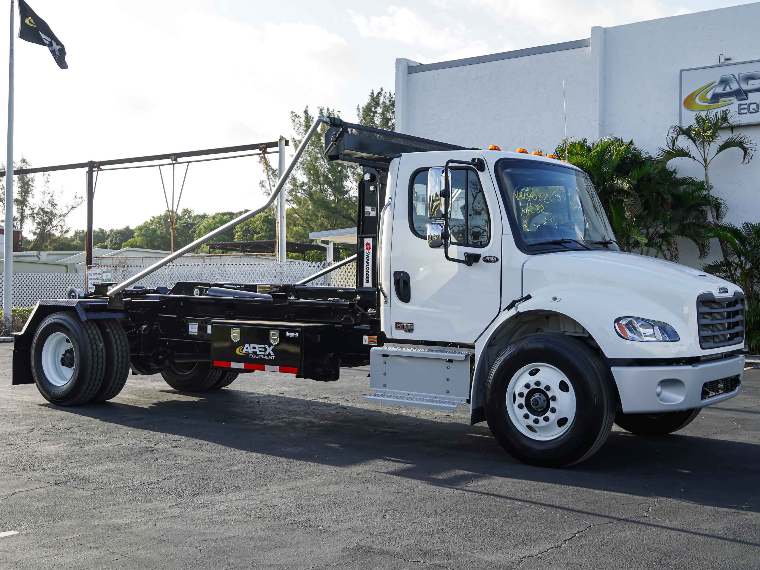 2025 FREIGHTLINER M2 HOOKLIFT TRUCK FOR SALE 2025 FREIGHTLINER M2 HOOKLIFT TRUCK FOR SALE - image 1 of 6