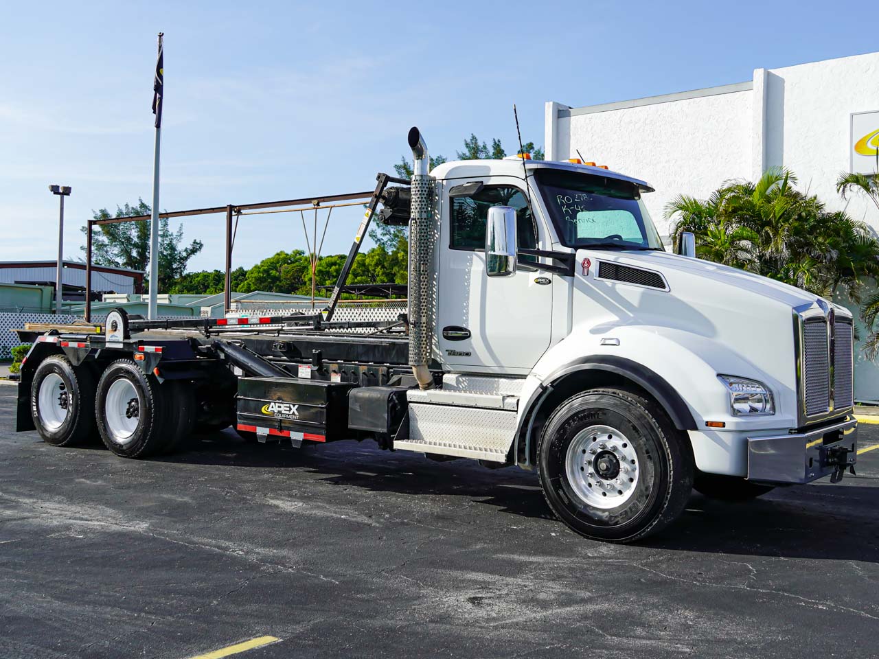2023 T880 KENWORTH ROLL OFF TRUCK FOR SALE 2023 T880 KENWORTH ROLL OFF TRUCK FOR SALE - image 1 of 6