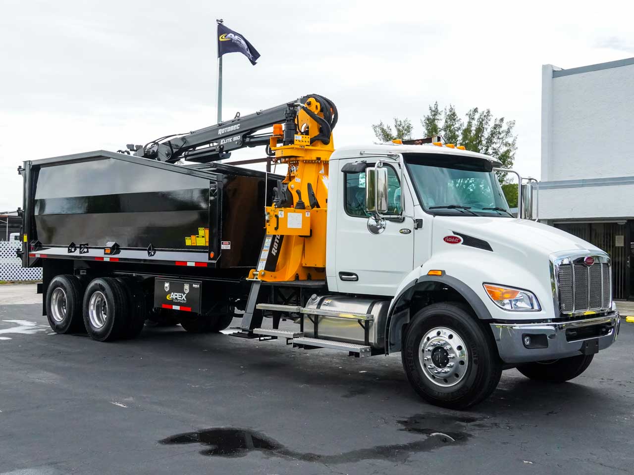 2025 PETERBILT 548 GRAPPLE TRUCK FOR SALE 2025 PETERBILT 548 GRAPPLE TRUCK FOR SALE - image 1 of 6