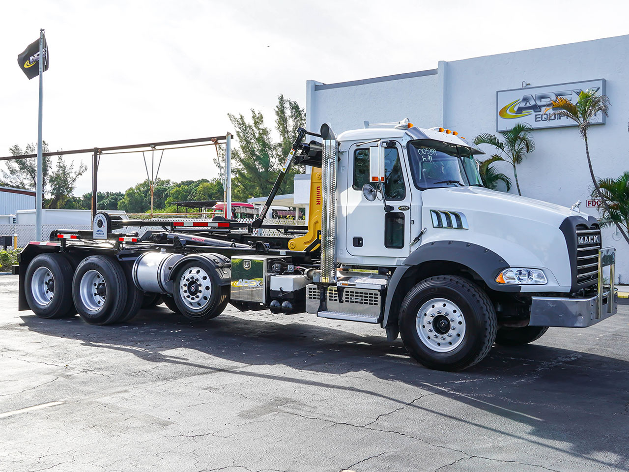 2019 MACK GRANITE - image 1 of 6