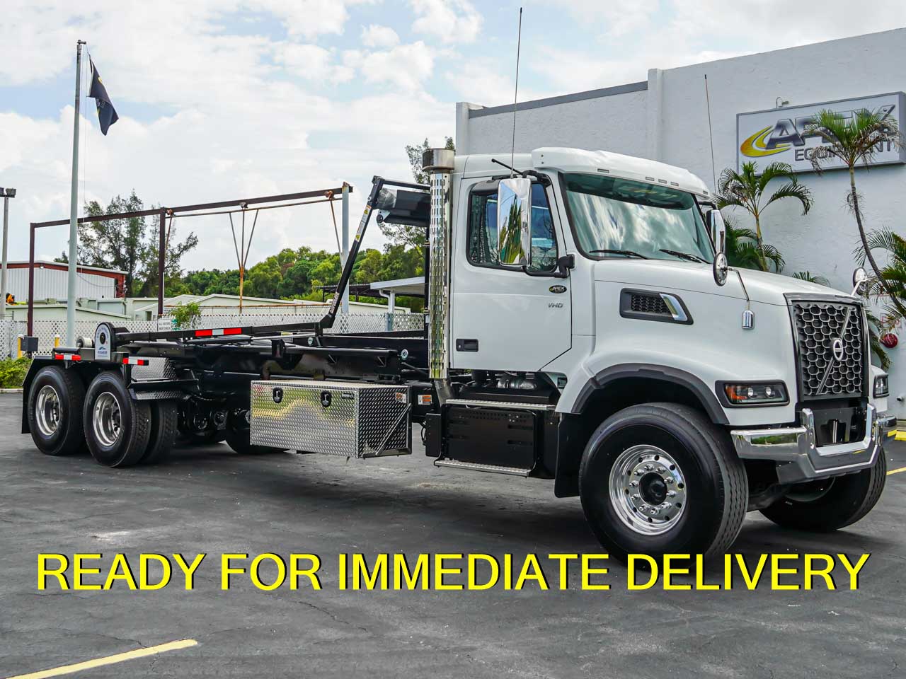 2025 VOLVO VHD HOOKLIFT TRUCK FOR SALE - image 1 of 6