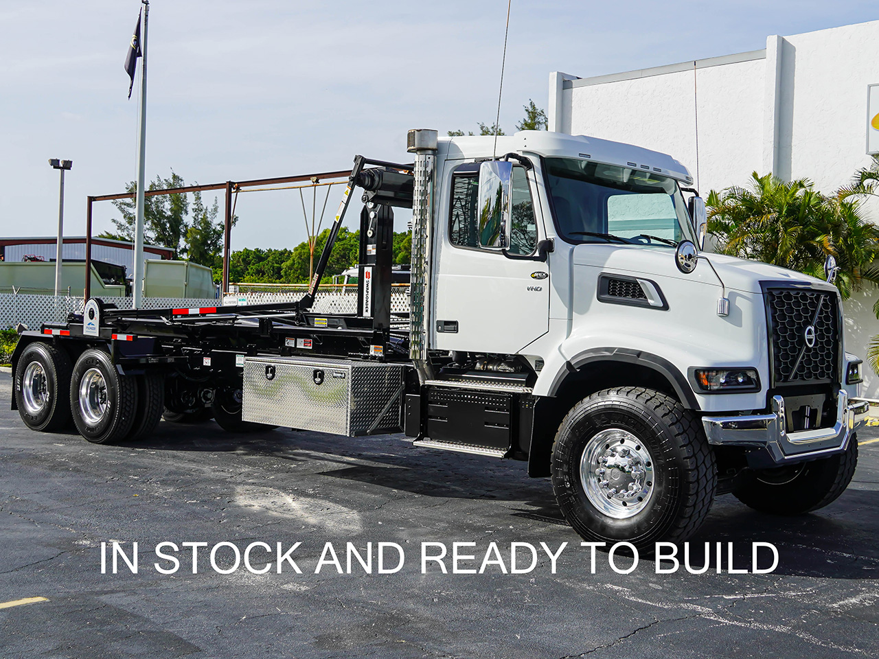 2025 VOLVO VHD - image 1 of 6