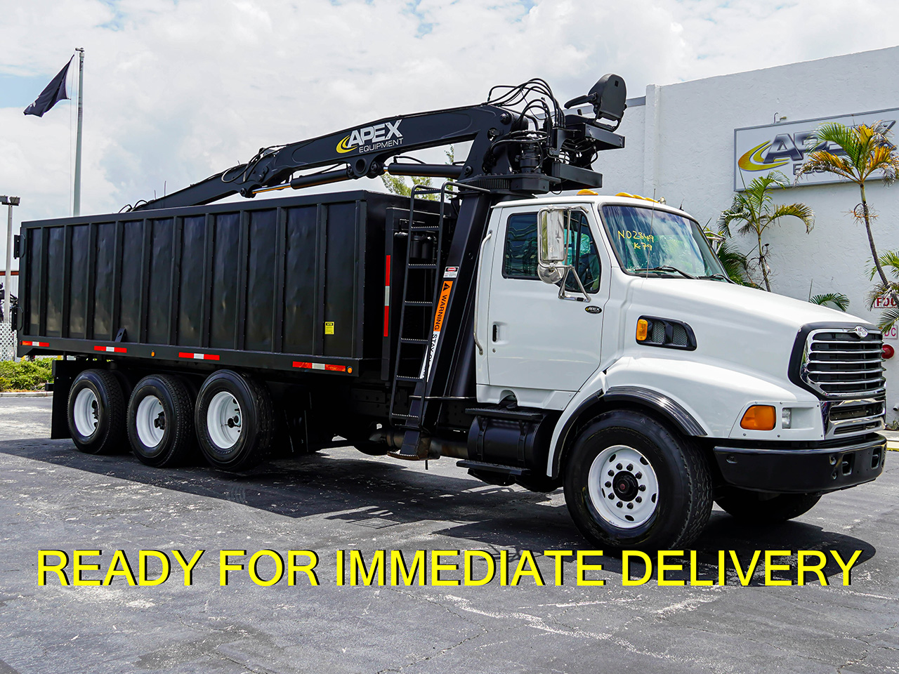 2004 STERLING LT9500 GRAPPLE TRUCK FOR SALE - image 1 of 6