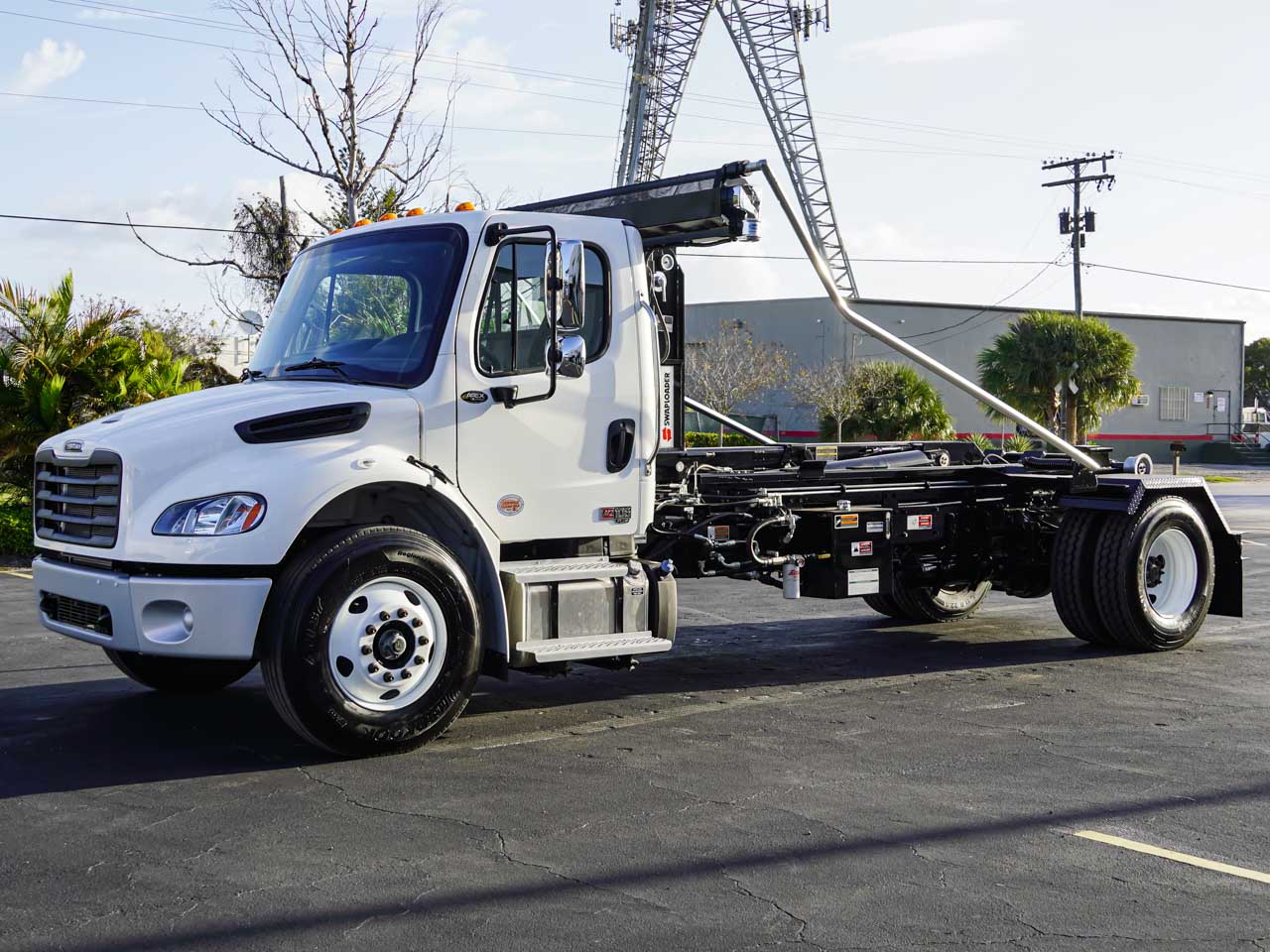 2025 FREIGHTLINER M2 HOOKLIFT TRUCK FOR SALE 2025 FREIGHTLINER M2 HOOKLIFT TRUCK FOR SALE - image 2 of 6