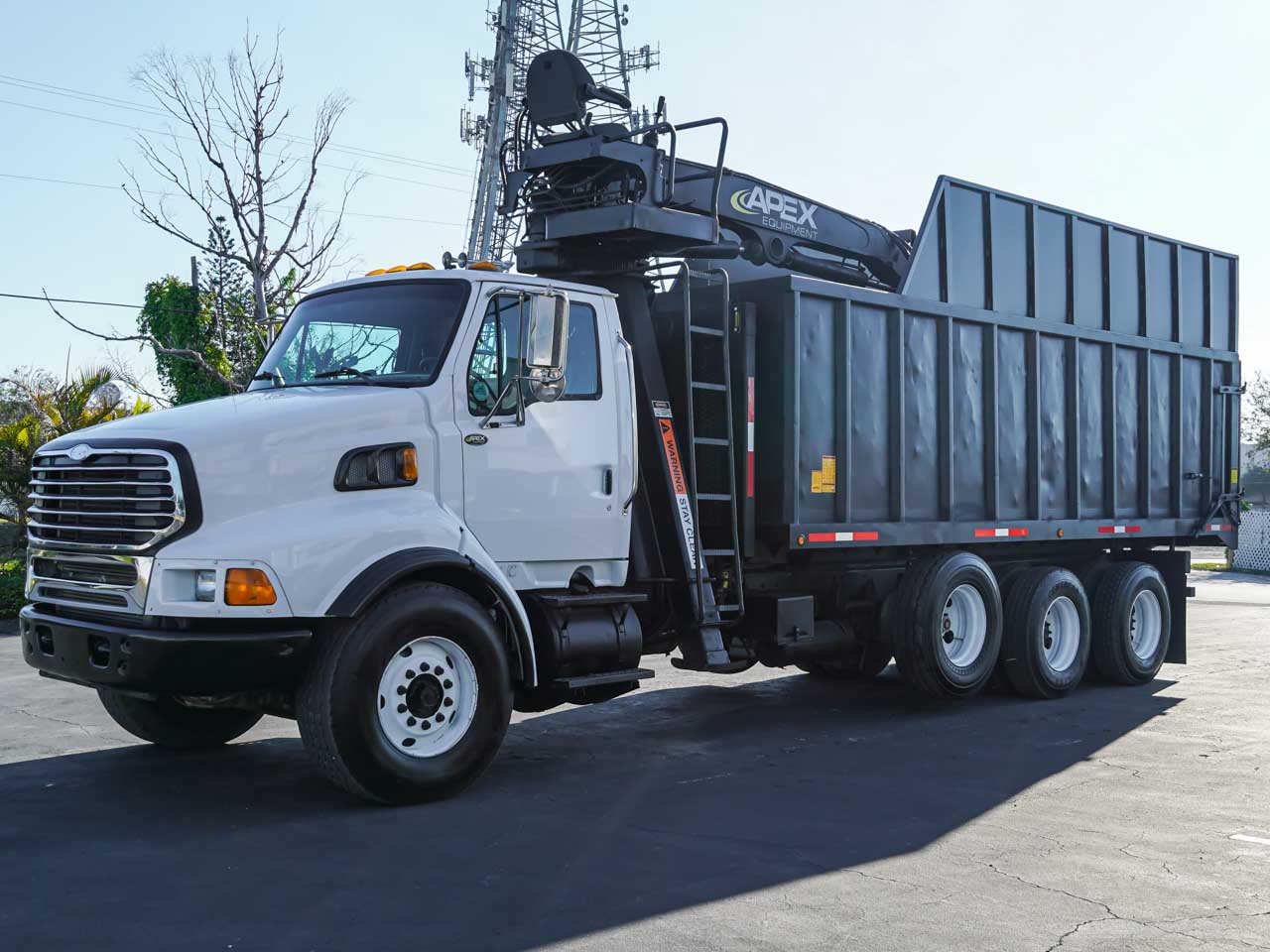 2004 STERLING LT9500 GRAPPLE TRUCK FOR SALE 2004 STERLING LT9500 GRAPPLE TRUCK FOR SALE - image 2 of 6