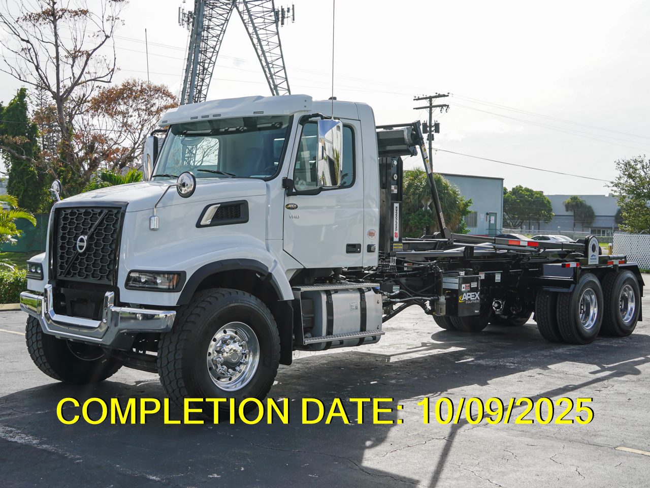 2025 VOLVO VHD HOOKLIFT TRUCK FOR SALE - image 2 of 6