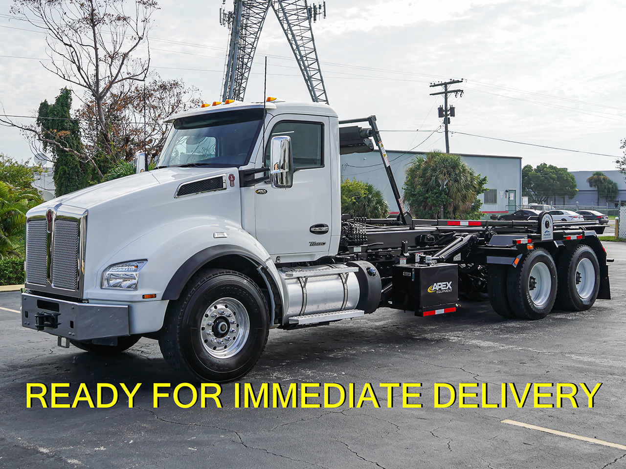 2023 T880 KENWORTH USED ROLL OFF TRUCK FOR SALE - image 2 of 6