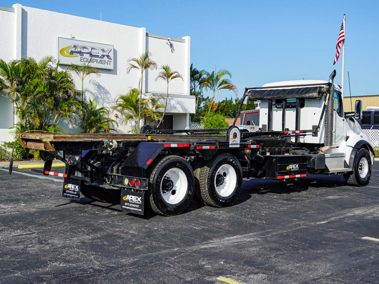 2023 T880 KENWORTH ROLL OFF TRUCK FOR SALE 2023 T880 KENWORTH ROLL OFF TRUCK FOR SALE - image 3 of 6