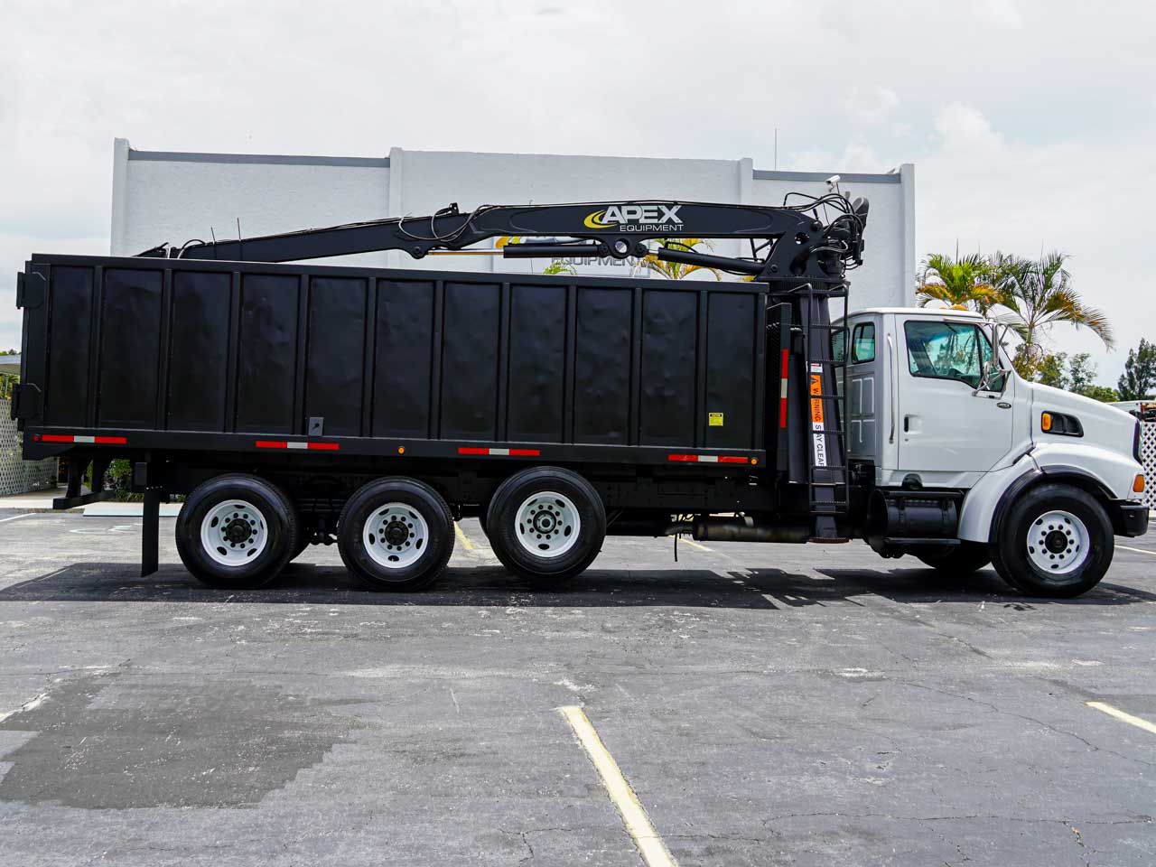 2004 STERLING LT9500 GRAPPLE TRUCK FOR SALE - image 4 of 6