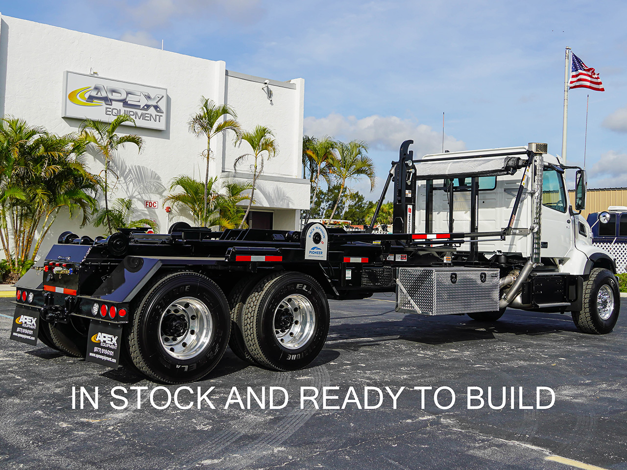 2025 VOLVO VHD - image 3 of 6