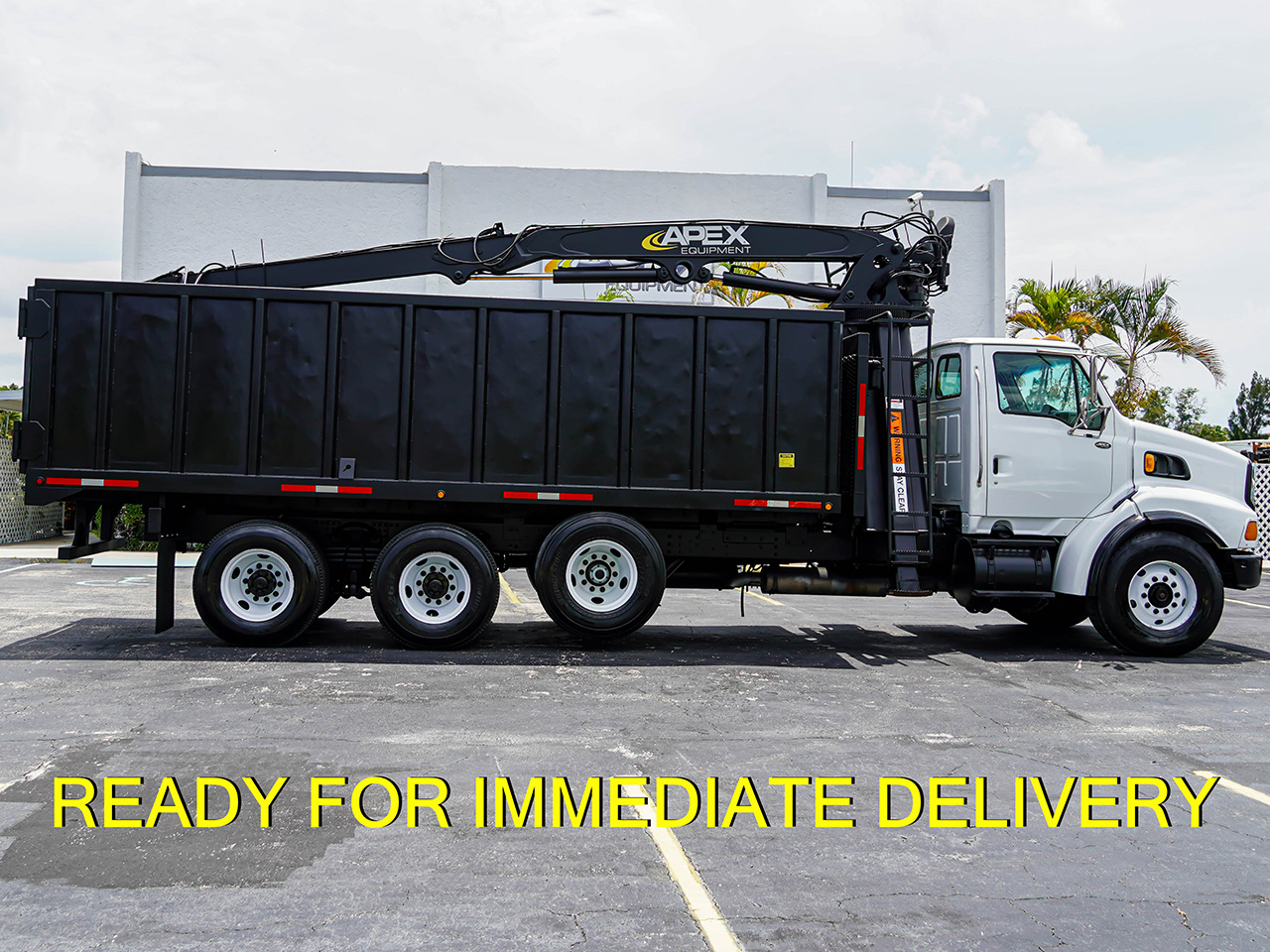 2004 STERLING LT9500 GRAPPLE TRUCK FOR SALE - image 2 of 6
