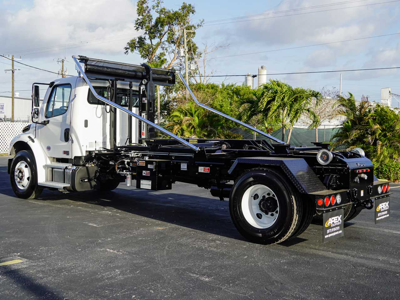 2025 FREIGHTLINER M2 HOOKLIFT TRUCK FOR SALE 2025 FREIGHTLINER M2 HOOKLIFT TRUCK FOR SALE - image 4 of 6