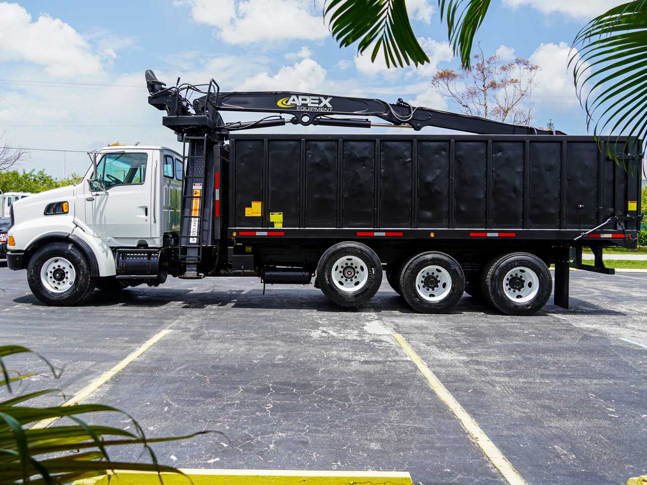 2004 STERLING LT9500 GRAPPLE TRUCK FOR SALE - image 5 of 6