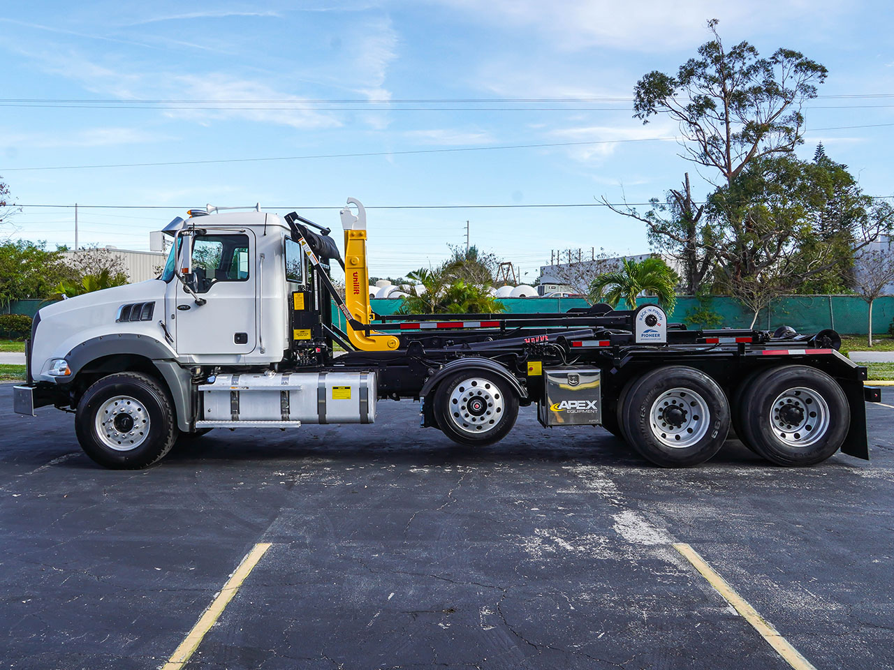 2019 MACK GRANITE - image 4 of 6