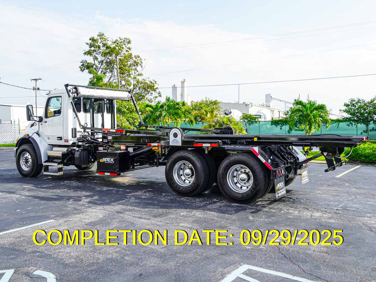 2025 PETERBILT 548 ROLL OFF TRUCK FOR SALE - image 4 of 4