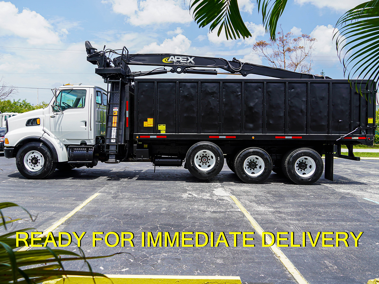 2004 STERLING LT9500 GRAPPLE TRUCK FOR SALE - image 3 of 6