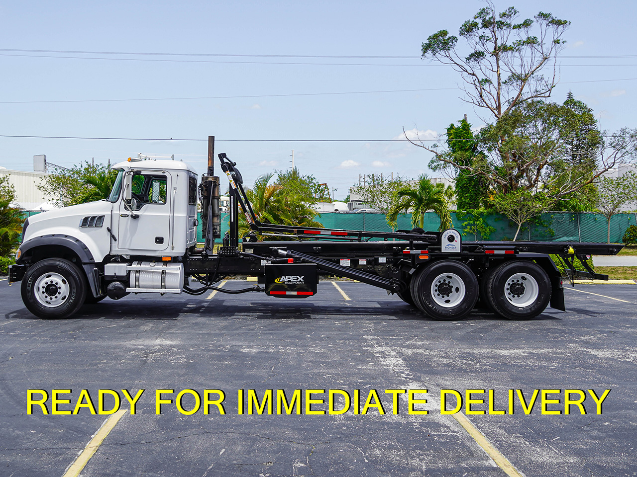 2008 MACK GRANITE ROLL OFF TRUCK FOR SALE - image 4 of 6