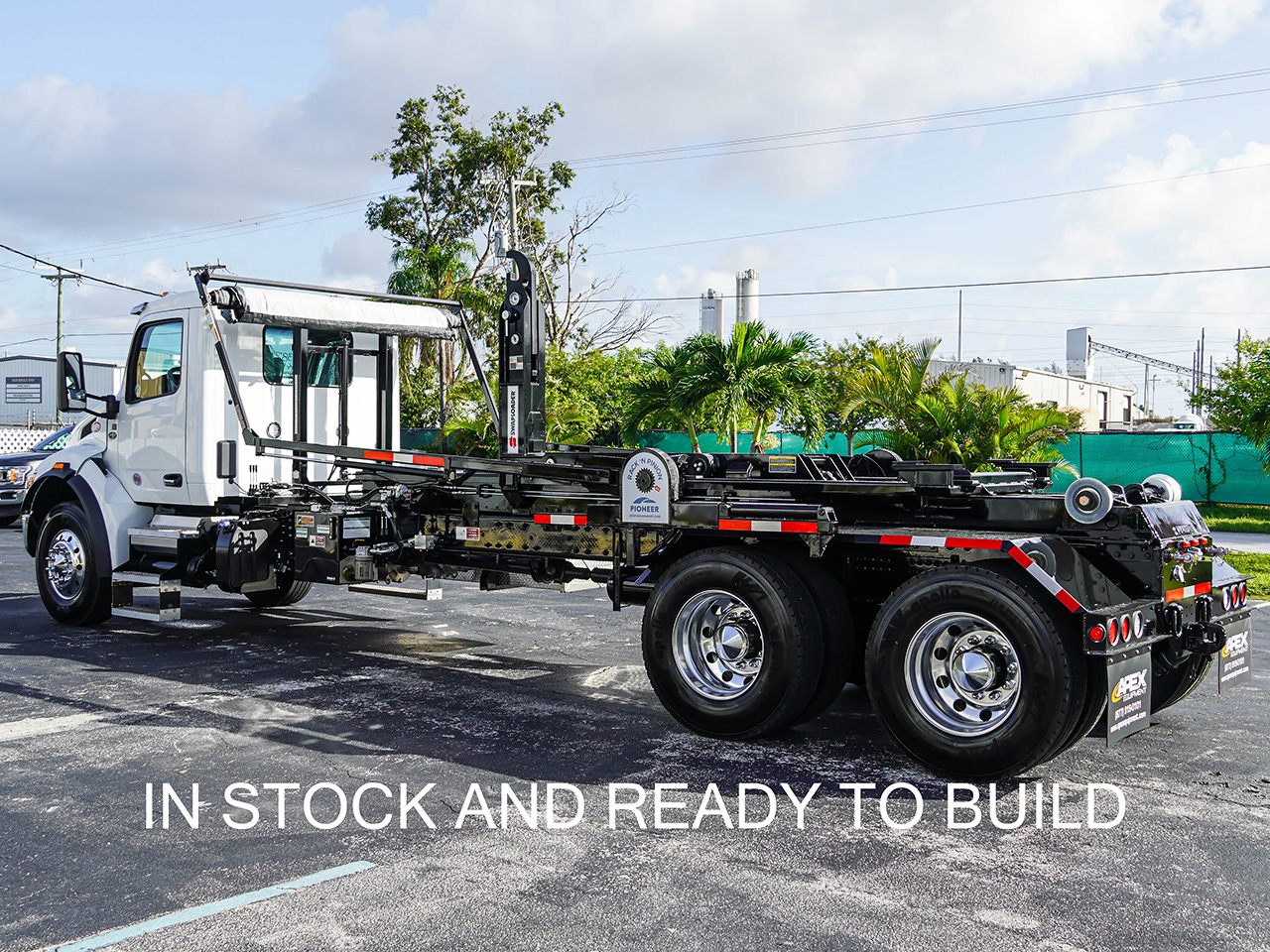 2025 PETERBILT 548 - image 3 of 6