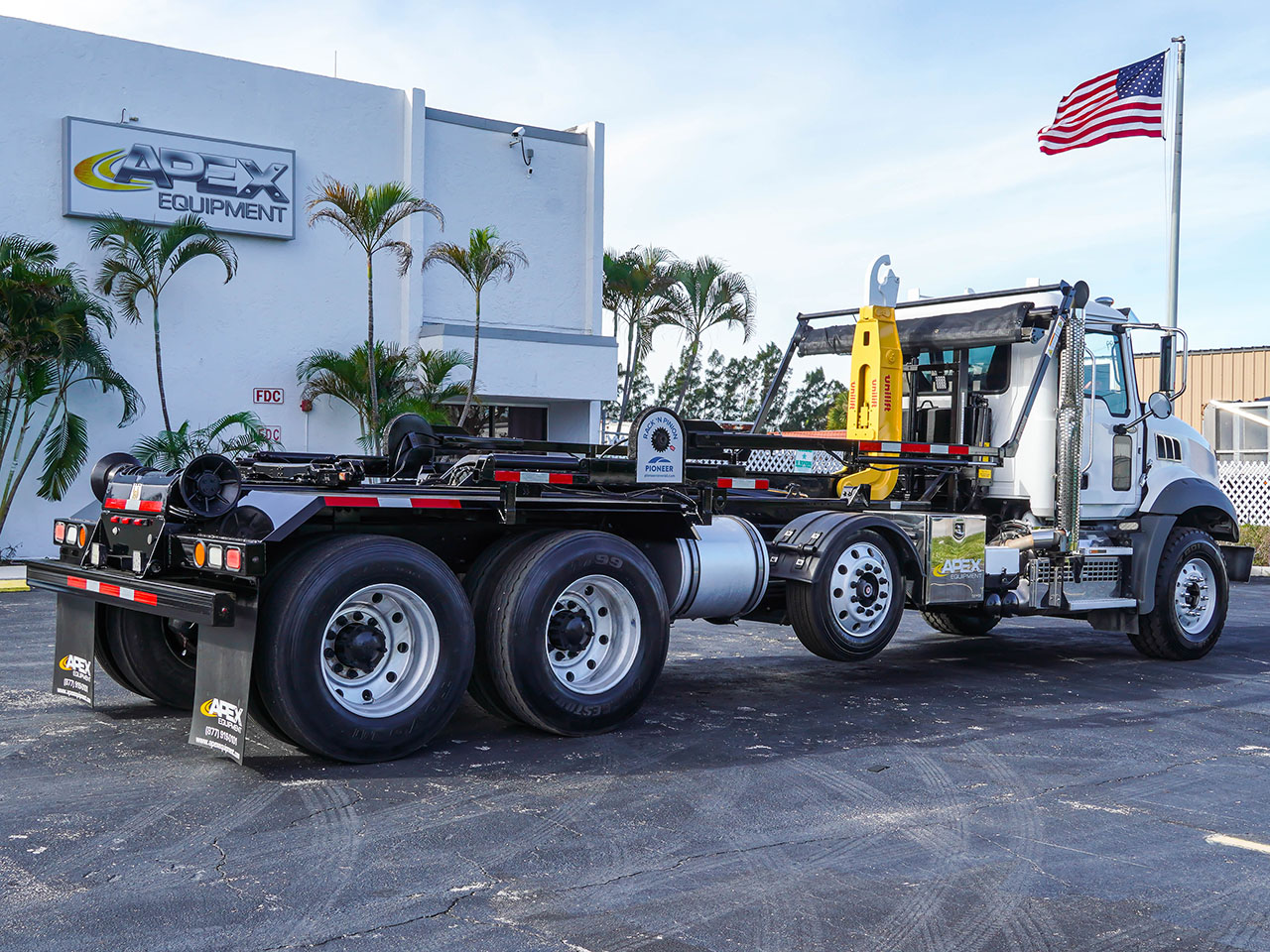 2019 MACK GRANITE - image 5 of 6
