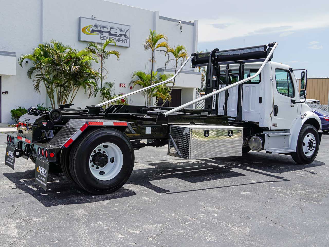 2025 FREIGHTLINER M2 HOOKLIFT TRUCK FOR SALE - image 5 of 6