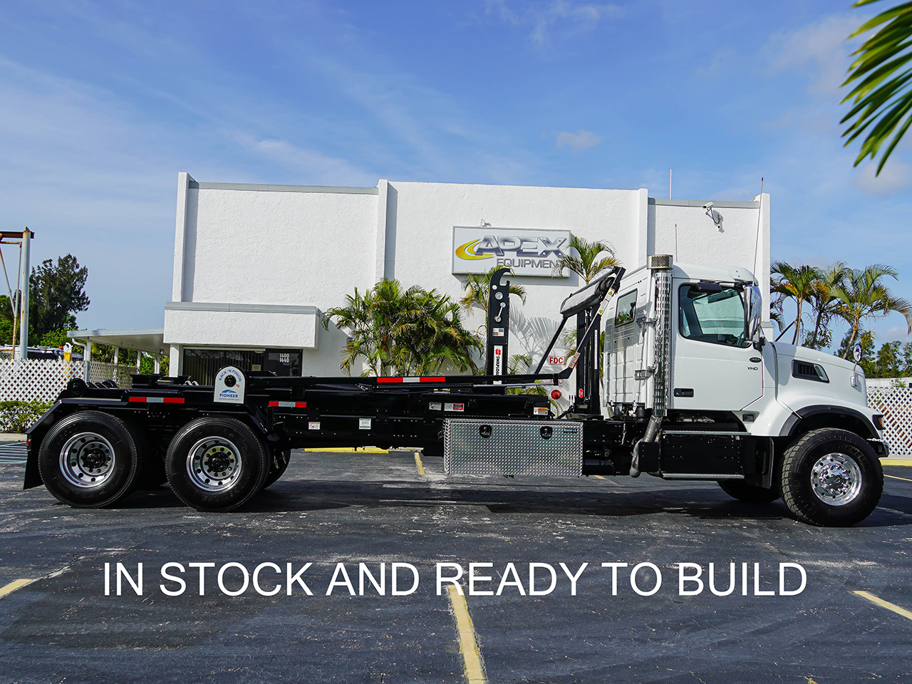 2025 VOLVO VHD - image 5 of 6