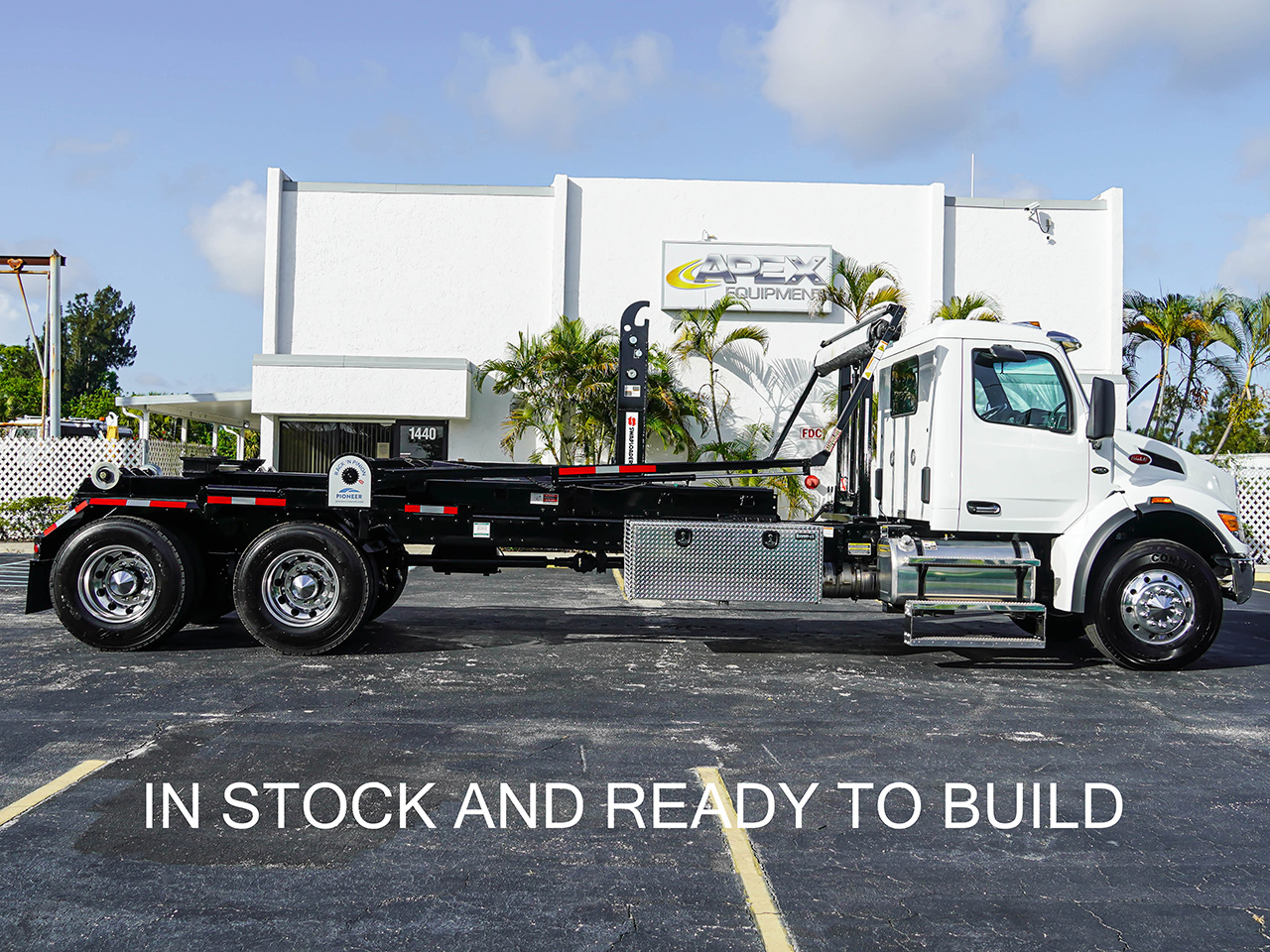 2025 PETERBILT 548 - image 4 of 6