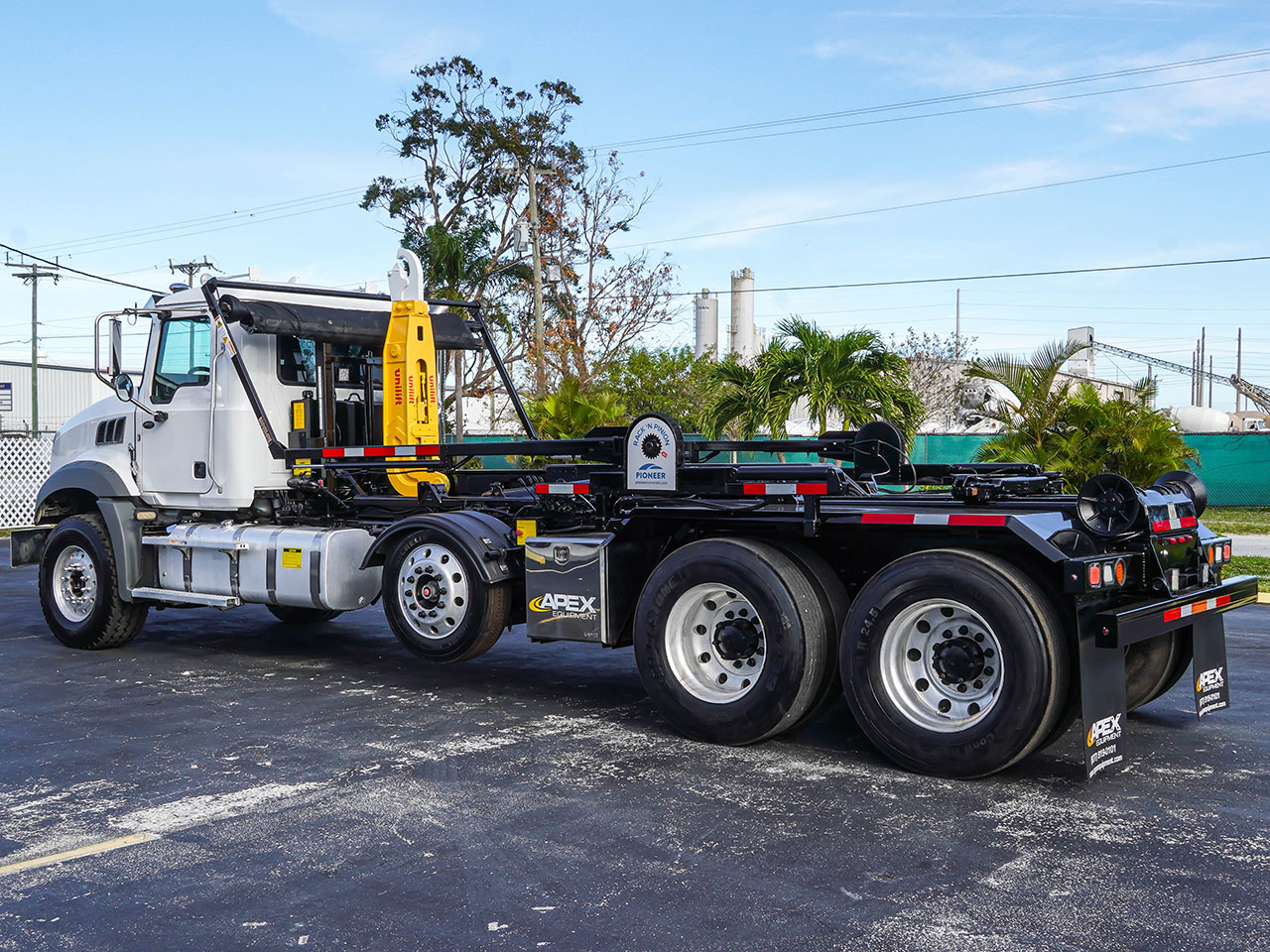 2019 MACK GRANITE - image 6 of 6