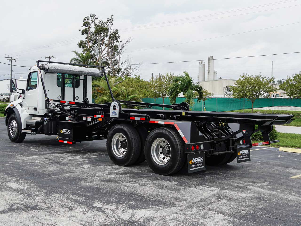 2026 PETERBILT 548 ROLL OFF TRUCK FOR SALE 2026 PETERBILT 548 ROLL OFF TRUCK FOR SALE - image 6 of 6