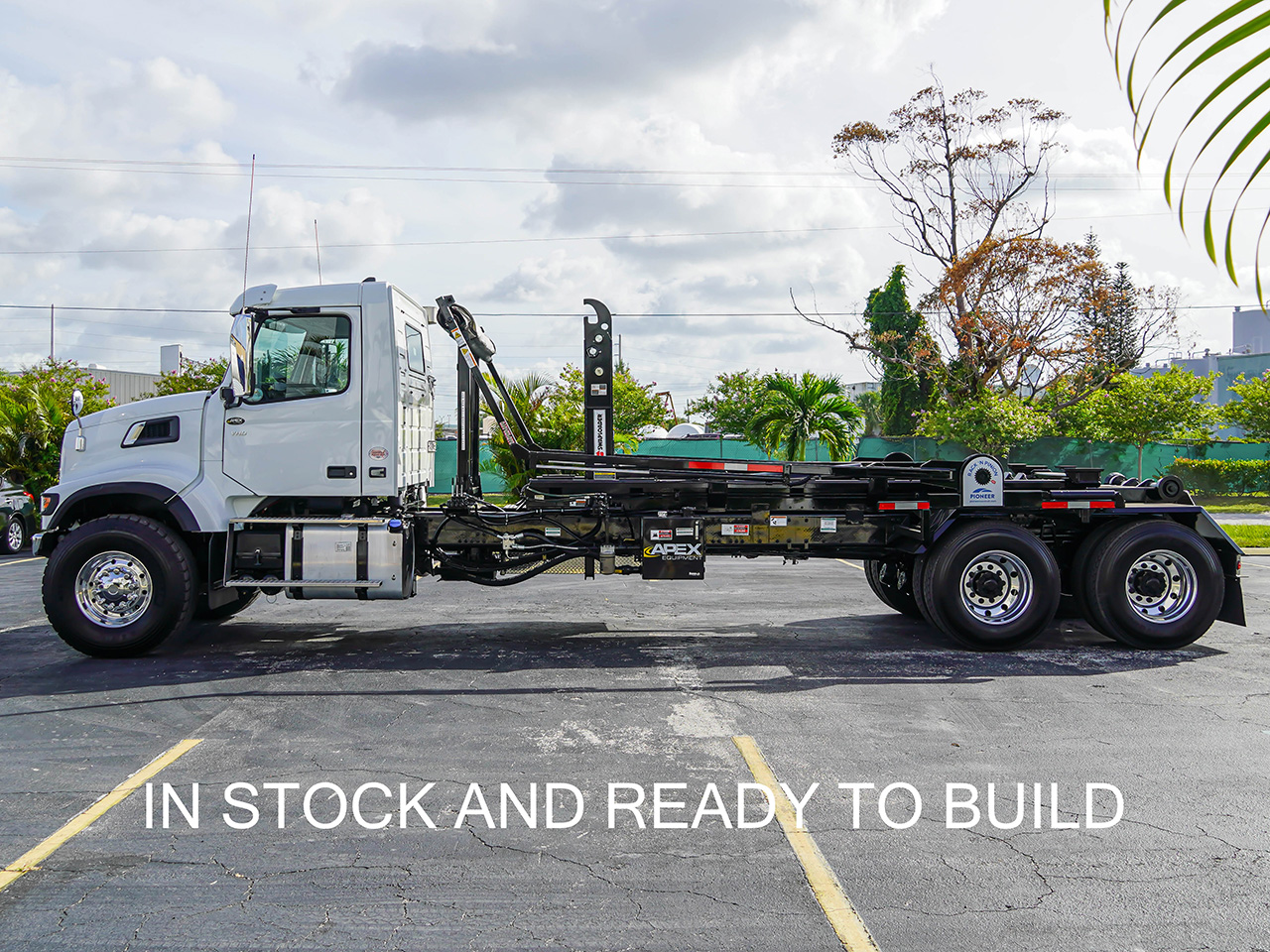2025 VOLVO VHD - image 6 of 6