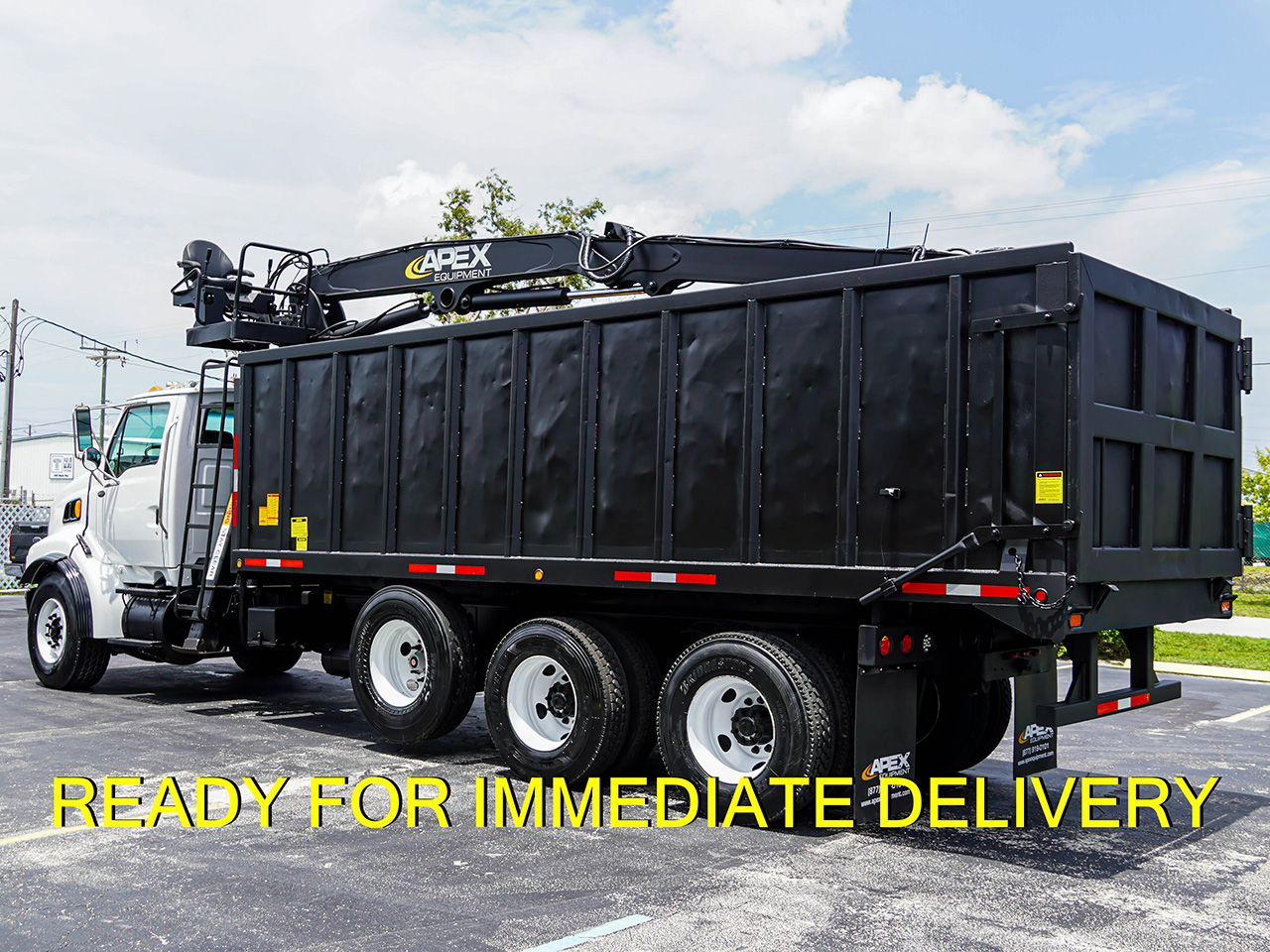 2004 STERLING LT9500 GRAPPLE TRUCK FOR SALE - image 4 of 6