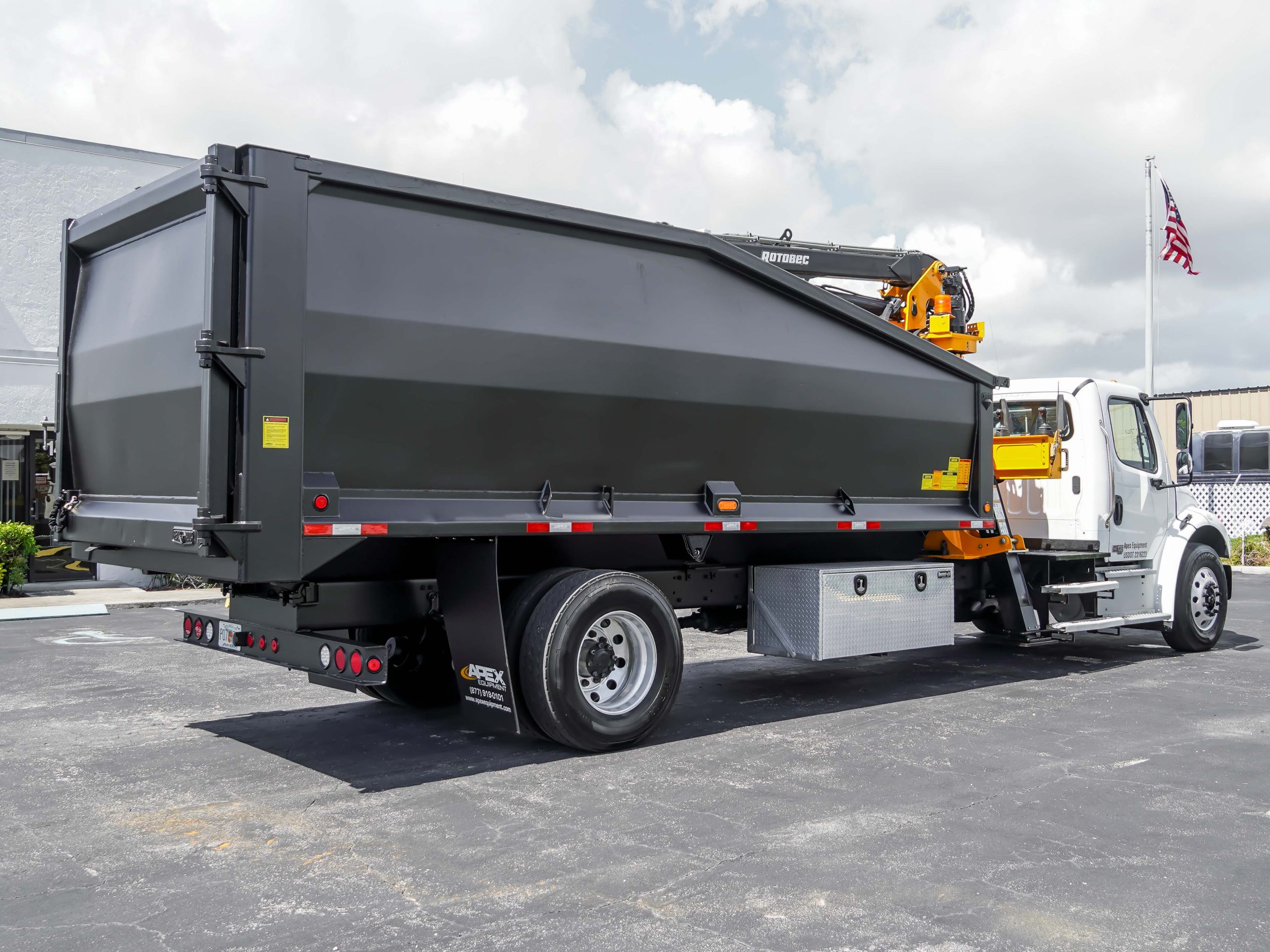 2025 FREIGHTLINER GRAPPLE ROTOBEC TRUCK 2025 FREIGHTLINER GRAPPLE ROTOBEC TRUCK - image 3 of 6