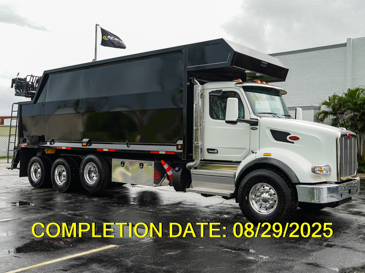 2025 PETERBILT 567 - image 2 of 6