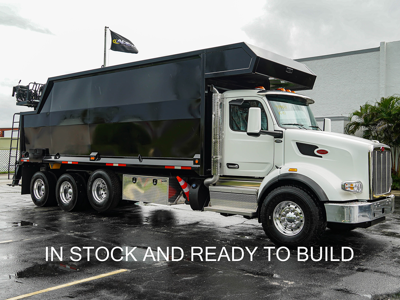 2025 PETERBILT 567 - image 2 of 6