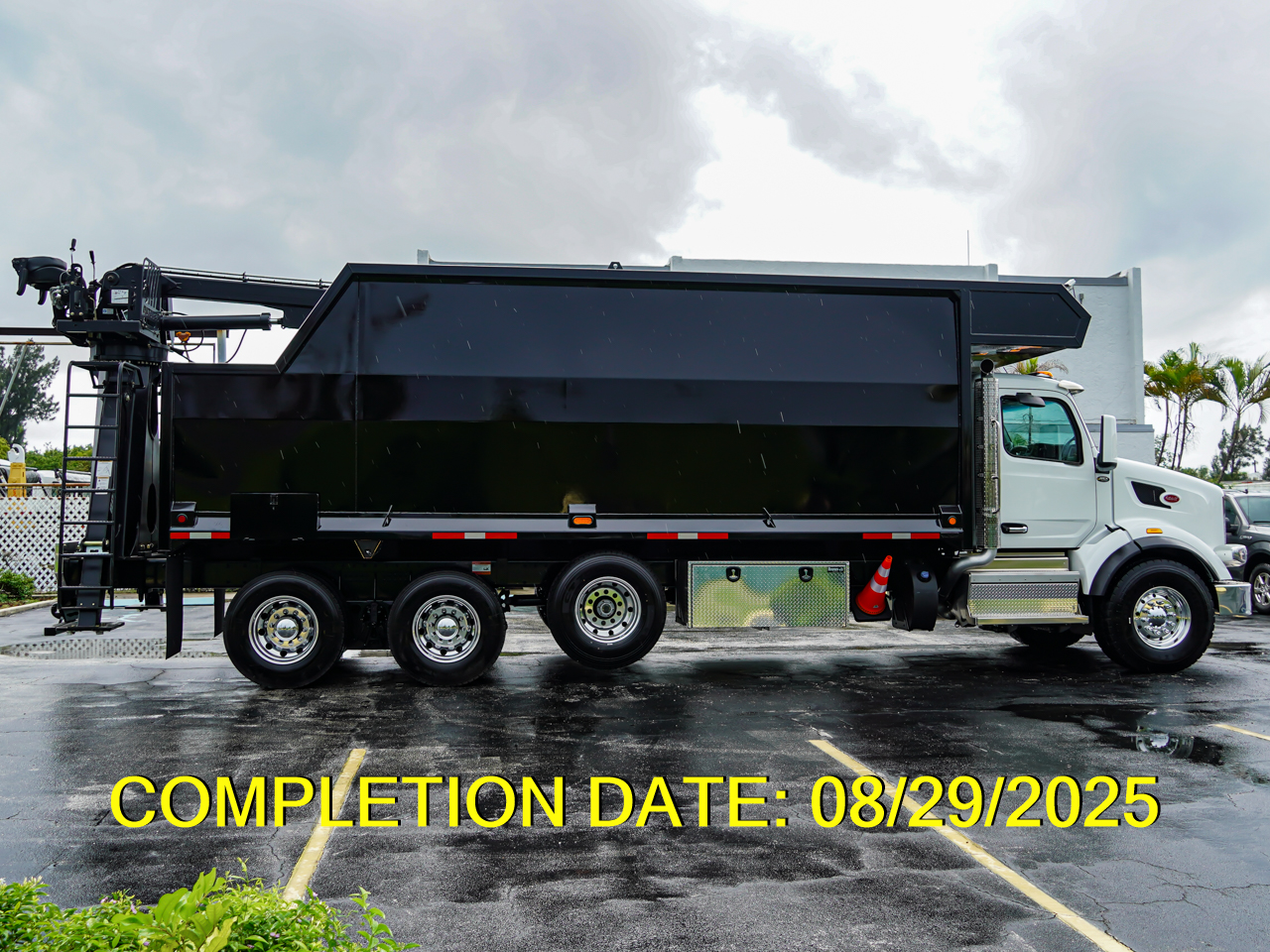 2025 PETERBILT 567 - image 4 of 6