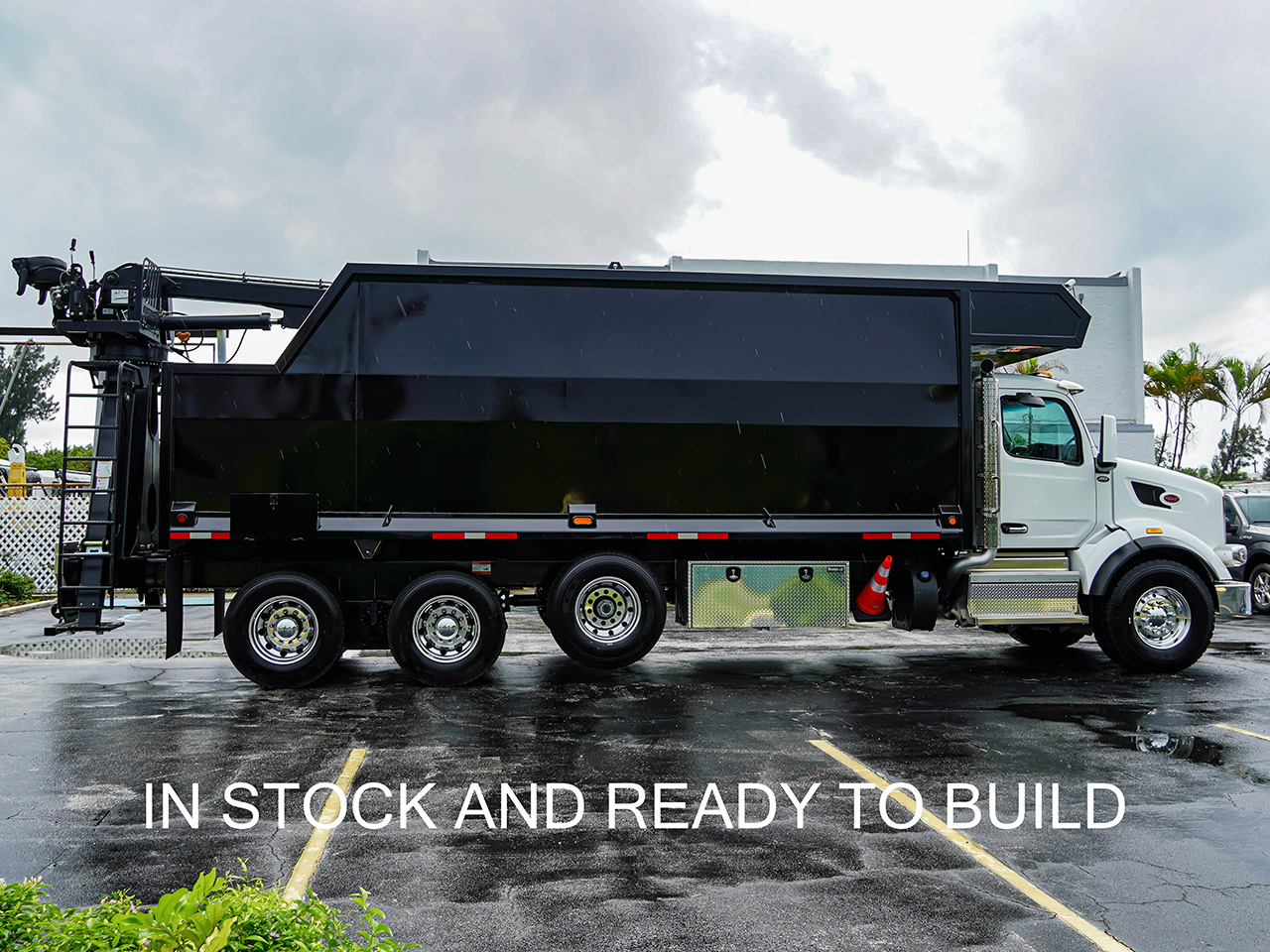2025 PETERBILT 567 - image 4 of 6