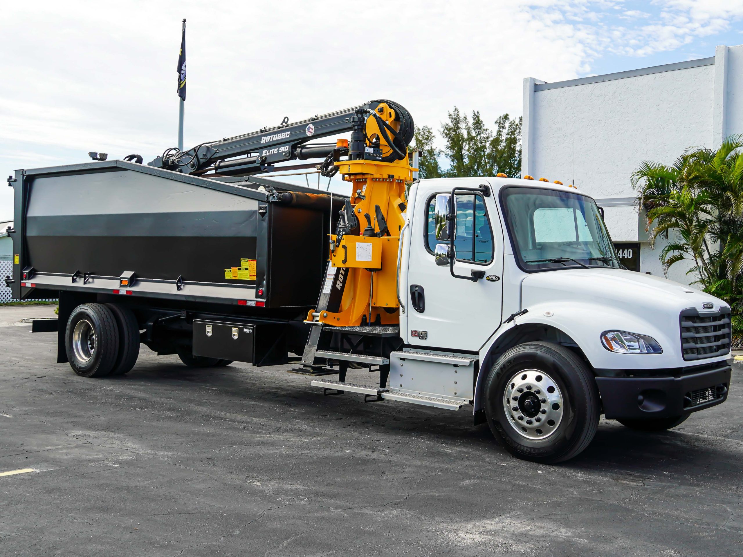 2025 FREIGHTLINER M2 LOAD N GO GRAPPLE TRUCK 2025 FREIGHTLINER M2 LOAD N GO GRAPPLE TRUCK - image 1 of 6