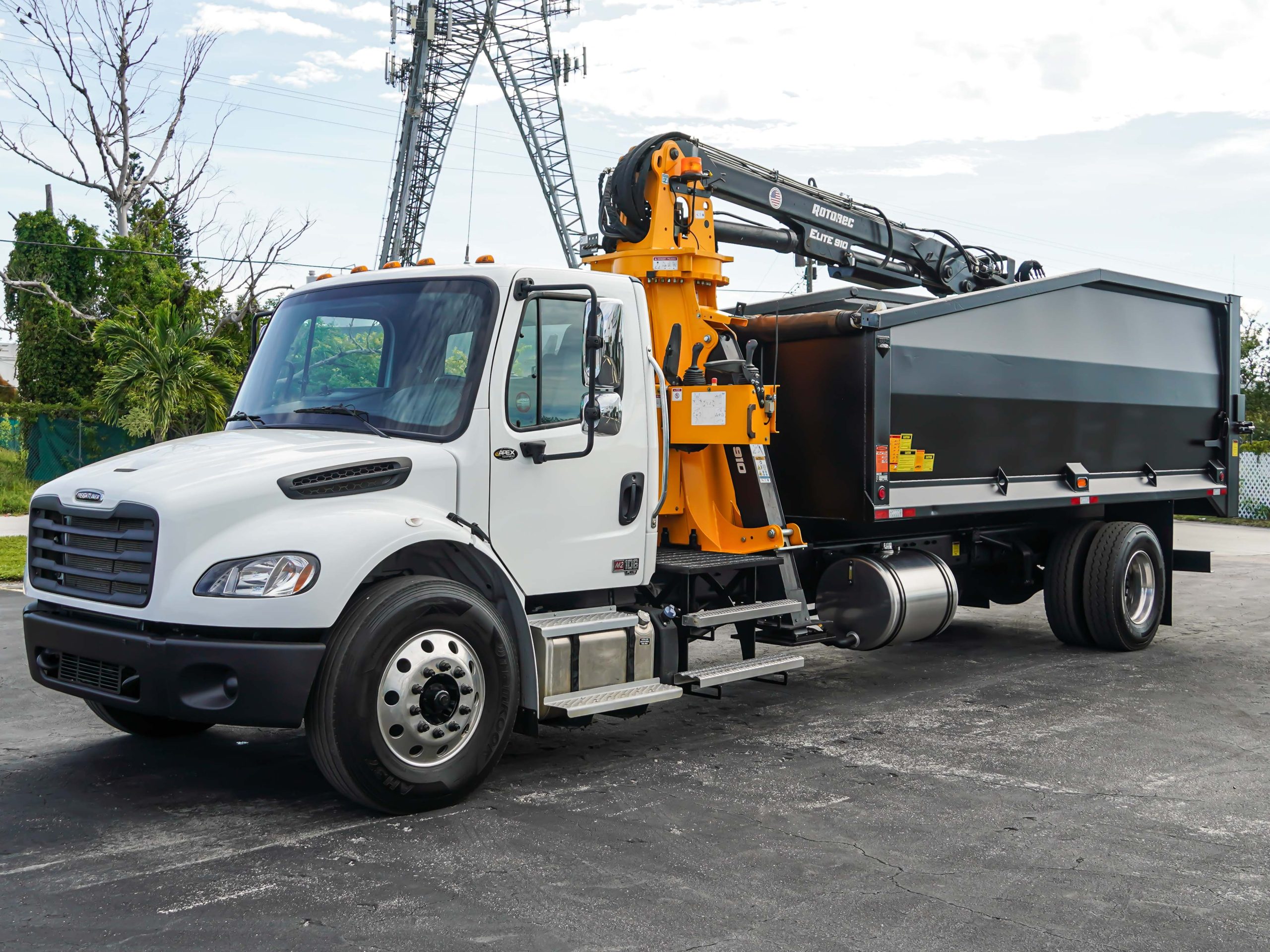 2025 FREIGHTLINER M2 LOAD N GO GRAPPLE TRUCK 2025 FREIGHTLINER M2 LOAD N GO GRAPPLE TRUCK - image 2 of 6