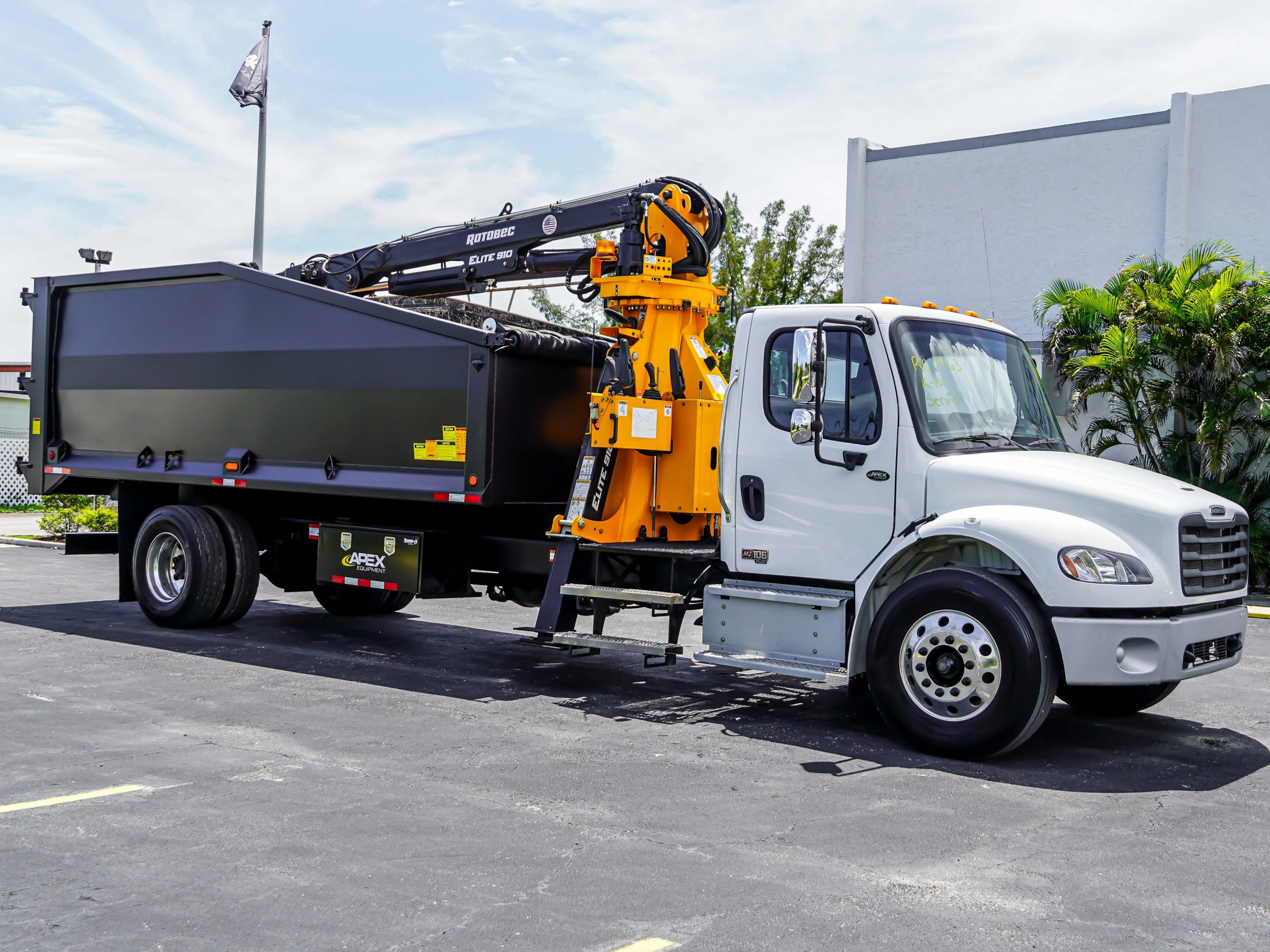 2025 FREIGHTLINER M2 LOAD N GO GRAPPLE TRUCK 2025 FREIGHTLINER M2 LOAD N GO GRAPPLE TRUCK - image 1 of 6