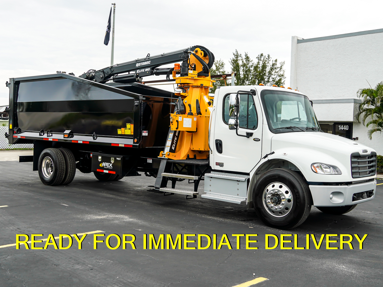 2025 FREIGHTLINER M2 - image 1 of 6