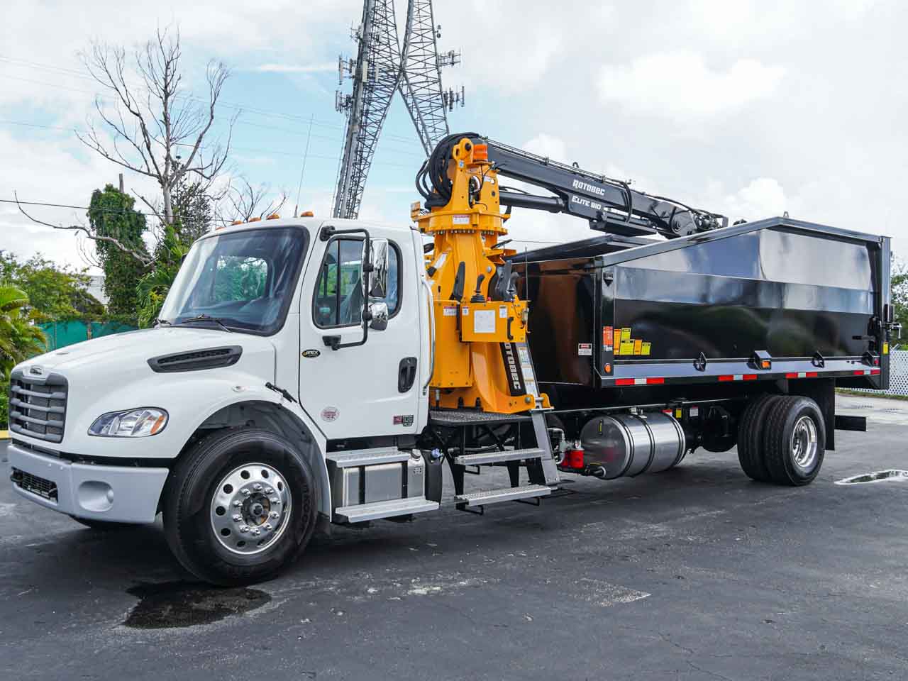 2025 FREIGHTLINER M2 LOAD N GO GRAPPLE TRUCK - image 3 of 6