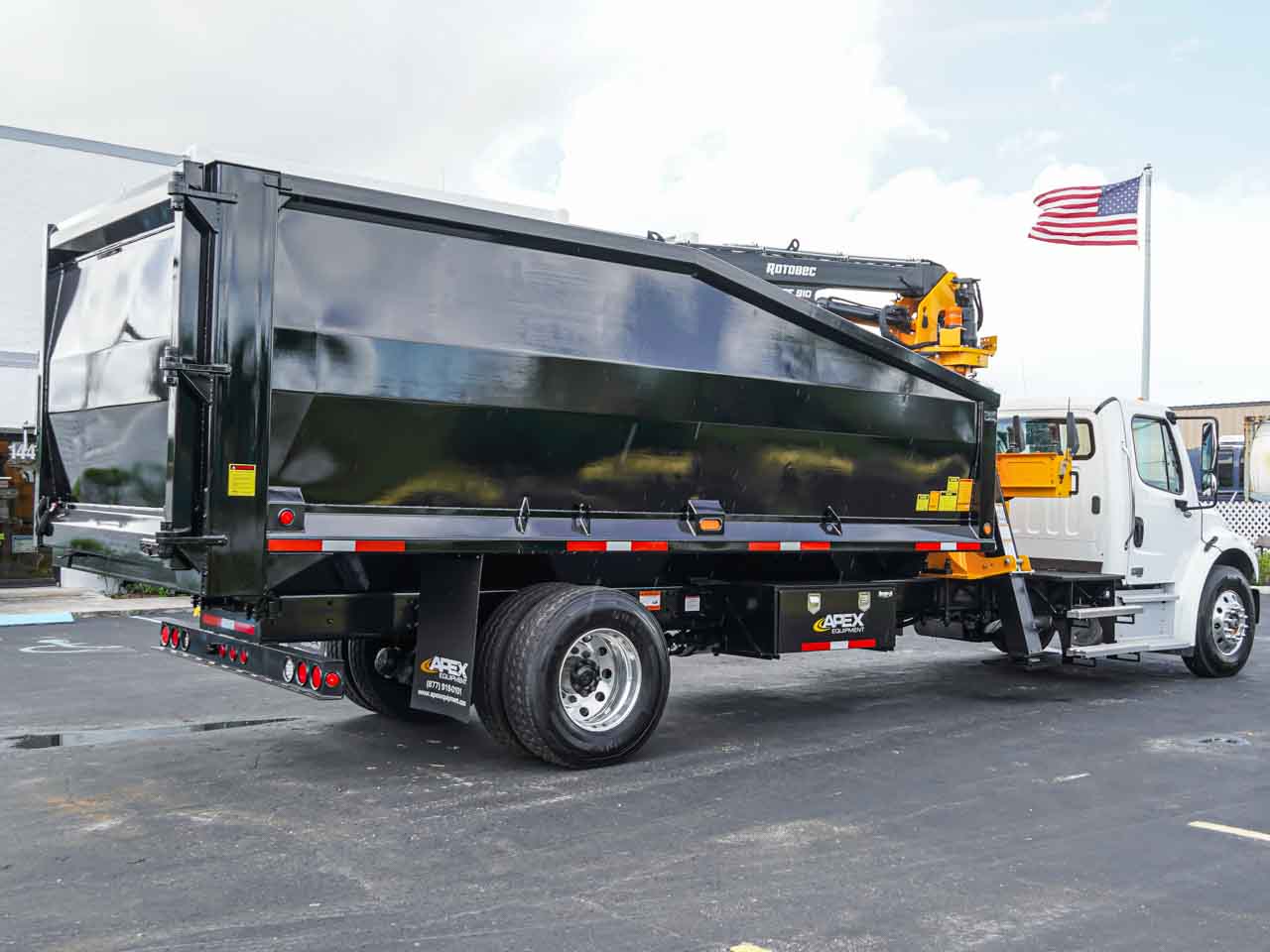 2025 FREIGHTLINER M2 LOAD N GO GRAPPLE TRUCK - image 4 of 6