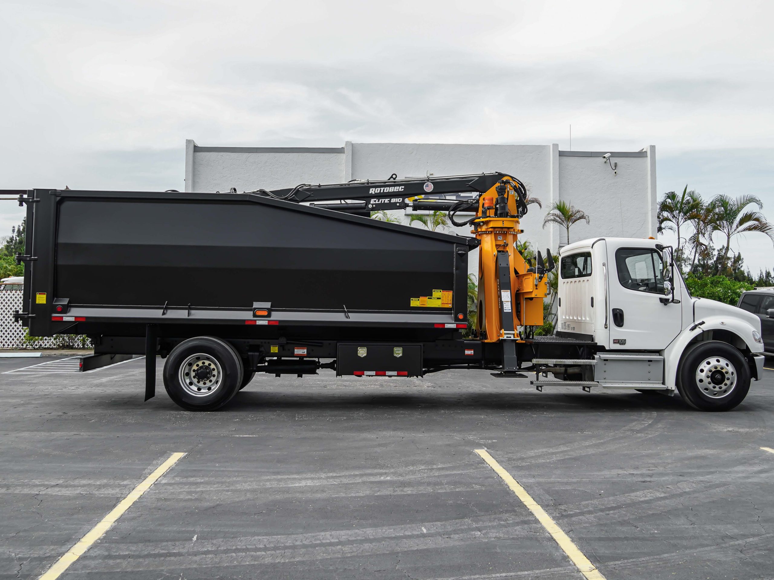 Freightliner Grapple Truck For Sale or Rent Freightliner Grapple Truck For Sale or Rent
