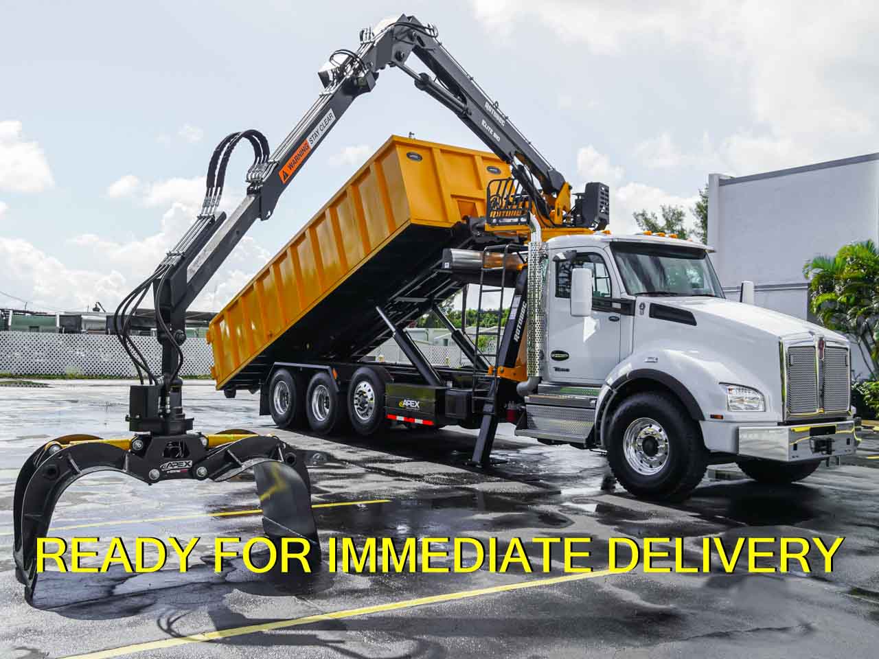 2025 KENWORTH T880 GRAPPLE ROLL OFF TRUCK - image 1 of 6