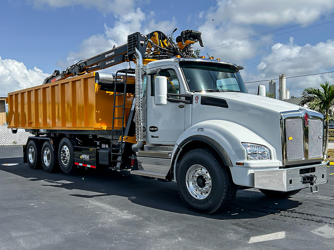 2025 KENWORTH T880 - image 1 of 4
