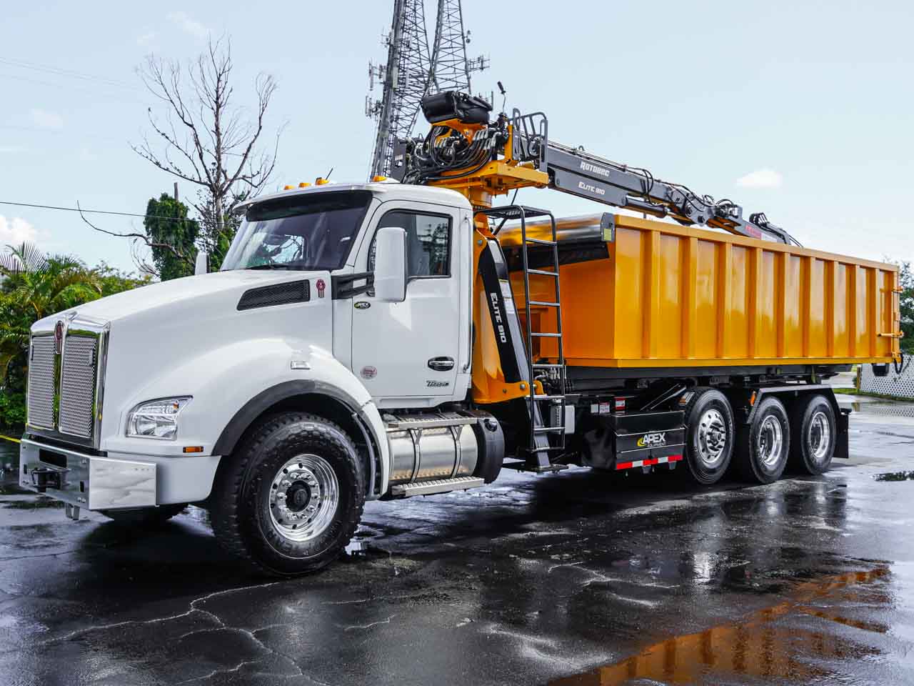 2025 KENWORTH T880 GRAPPLE ROLL OFF TRUCK - image 3 of 6