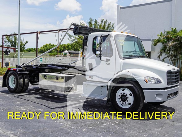 2025 BUSINESS CLASS M2 106 PLUS FREIGHTLINER - image 2 of 6