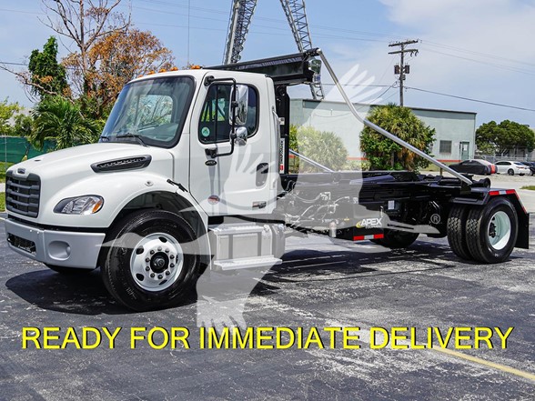 2025 BUSINESS CLASS M2 106 PLUS FREIGHTLINER - image 3 of 6