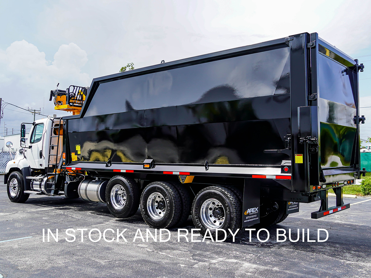 2026 FREIGHTLINER 114SD - image 4 of 6