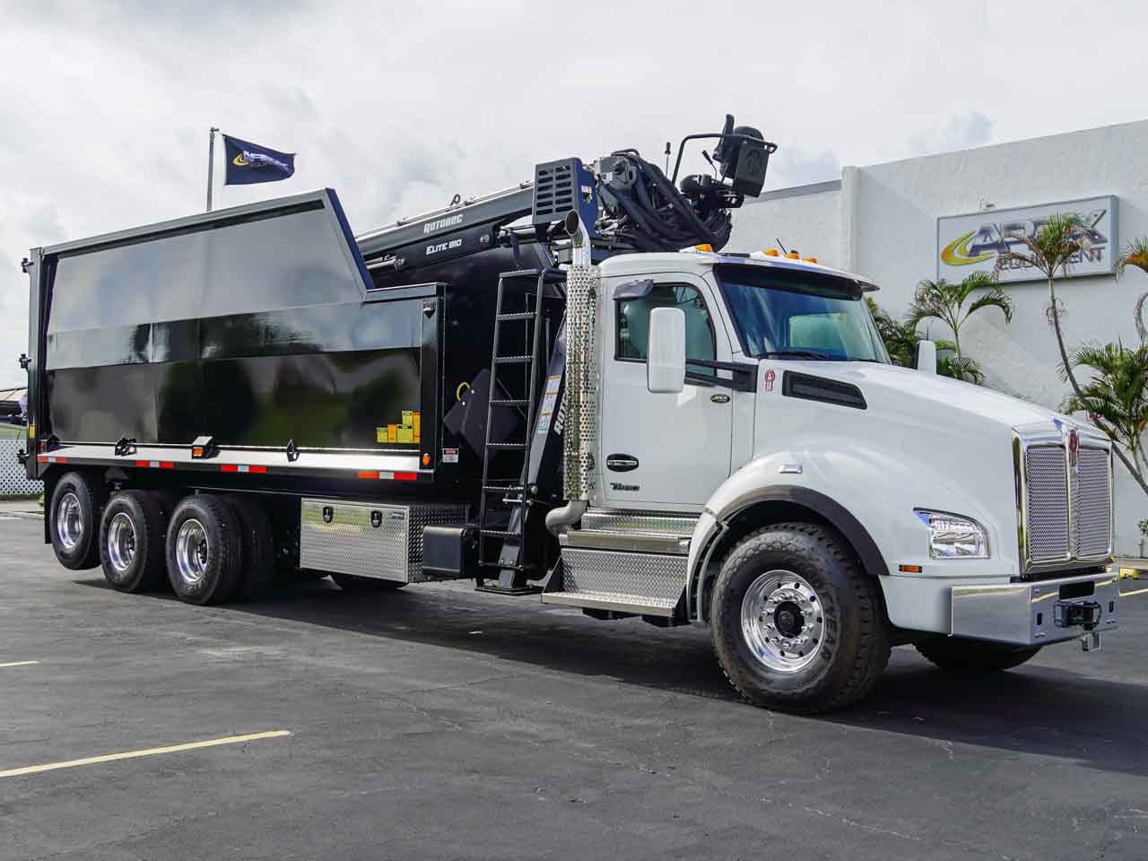 2025 KENWORTH T880 GRAPPLE  TRUCK FOR SALE - image 3 of 6