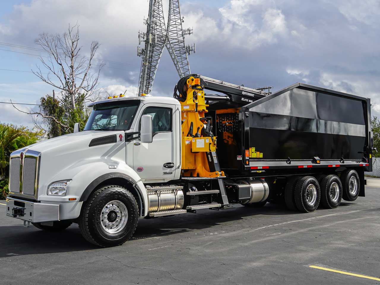 KENWORTH T880 GRAPPLE DUMP TRUCK KENWORTH T880 GRAPPLE DUMP TRUCK - image 2 of 6